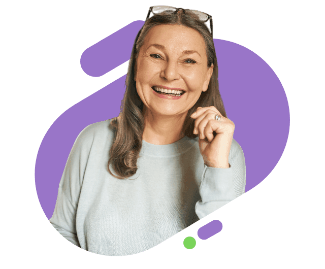 Mulher sorridente de aproximadamente 50 anos 